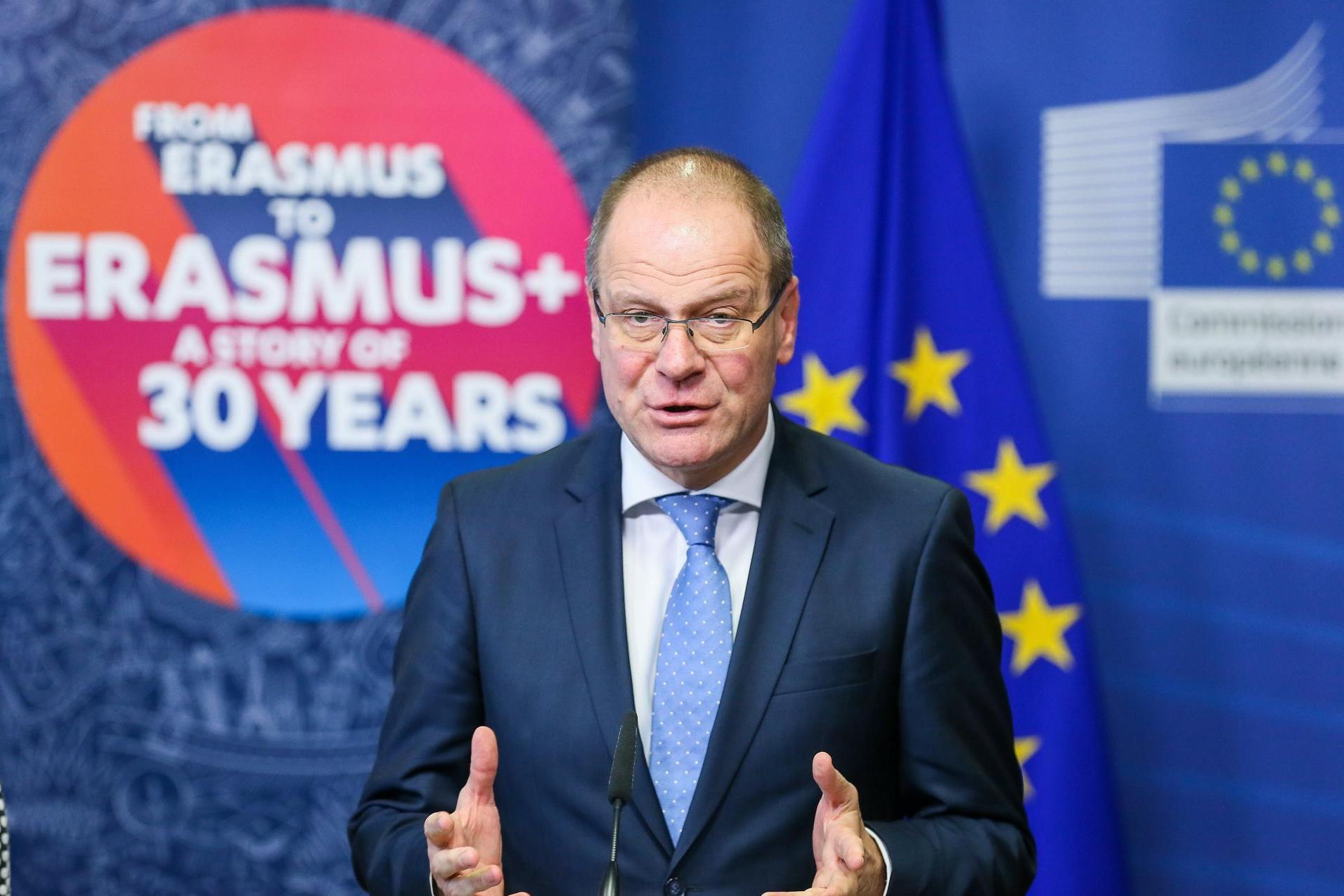 Nem fenyegeti veszély az Erasmus-programok folytatását – Kormányzati tájékoztatás